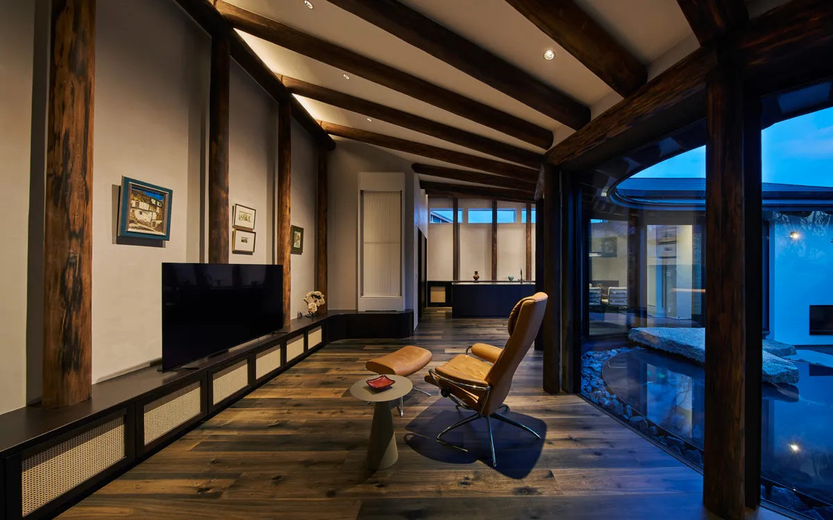 炙り丸太のコロネード